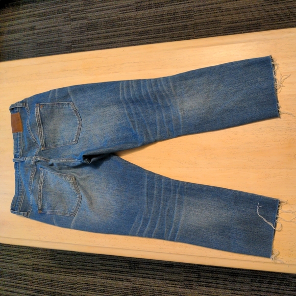 Madewell The High-Rise Slim Boyjean in Dover Wash: Raw-Hemmed Edition 27 - Picture 4 of 7